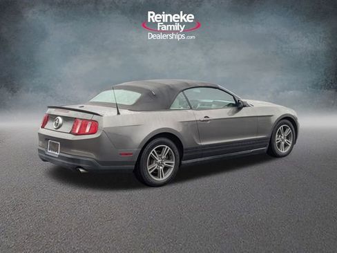 Used 2010 Ford Mustang Convertible image 5