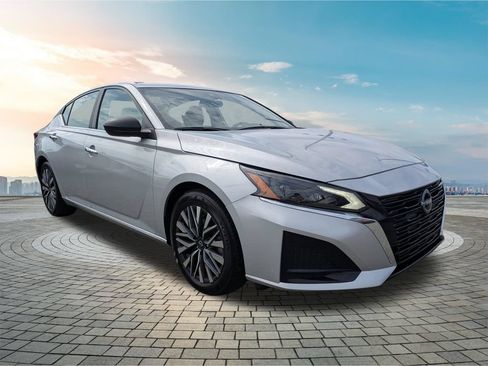Certified 2025 Nissan Altima 2.5 SV FWD image 2