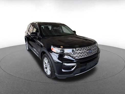 Used 2024 Ford Explorer Limited image 3