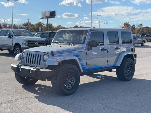 Used 2017 Jeep Wrangler Unlimited Rubicon w/ Connectivity Group image 7