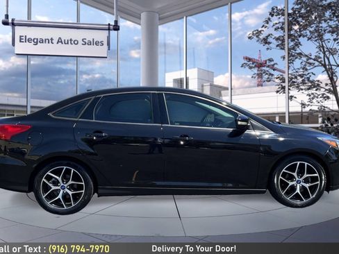 Used 2017 Ford Focus SEL FWD image 4