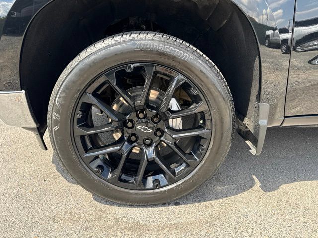Used 2024 Chevrolet Silverado 1500 LTZ w/ LTZ Convenience Package II AWD/4WD image 4