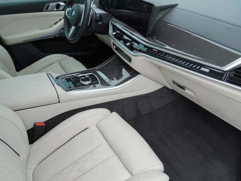 Certified 2025 BMW X5 M60i AWD/4WD image 11