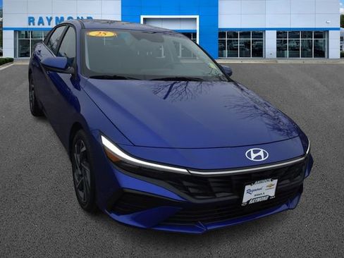Used 2025 Hyundai Elantra SEL image 9