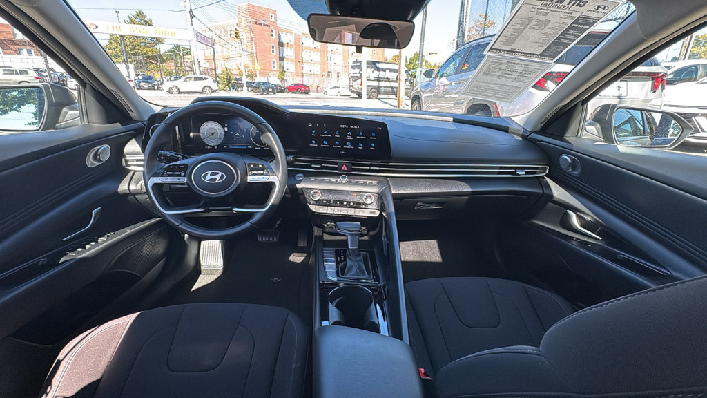 Used 2024 Hyundai Elantra SEL w/ Convenience Package FWD image 28