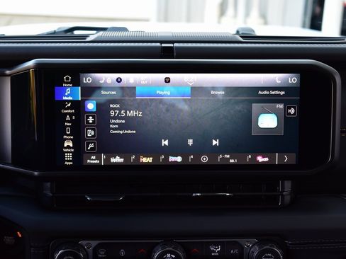 New 2025 Jeep Wrangler Sahara image 34