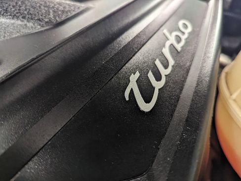 Used 2015 Porsche Macan Turbo image 25