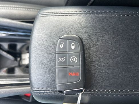 Used 2025 Jeep Compass Limited w/ Elite Group image 18