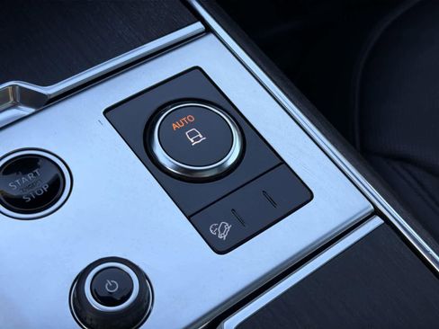 Used 2023 Land Rover Range Rover SE image 19