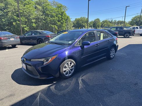 Used 2023 Toyota Corolla LE w/ Carpet Mat Package (TMS) FWD image 2