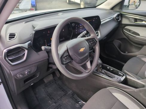 Used 2025 Chevrolet TrailBlazer LT AWD/4WD image 15