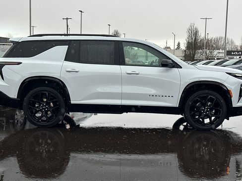 Used 2026 Chevrolet Traverse RS image 3