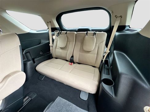 Used 2020 Ford Explorer XLT image 14