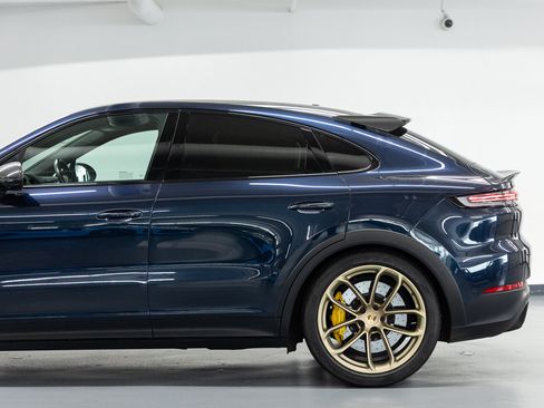 Used 2024 Porsche Cayenne Turbo GT AWD/4WD image 15