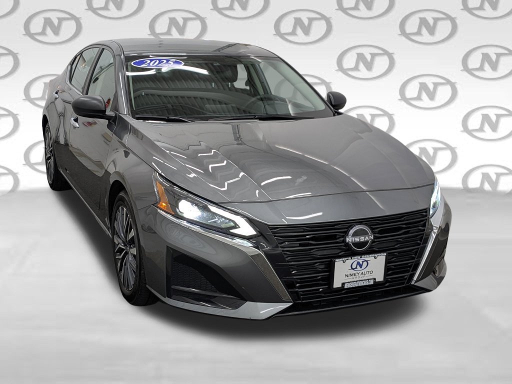 Used 2025 Nissan Altima 2.5 SV FWD image 18