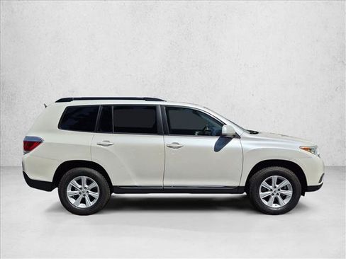 Used 2013 Toyota Highlander Plus FWD image 4