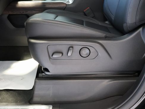 New 2025 GMC Sierra 2500 SLT w/ SLT Convenience Package image 17