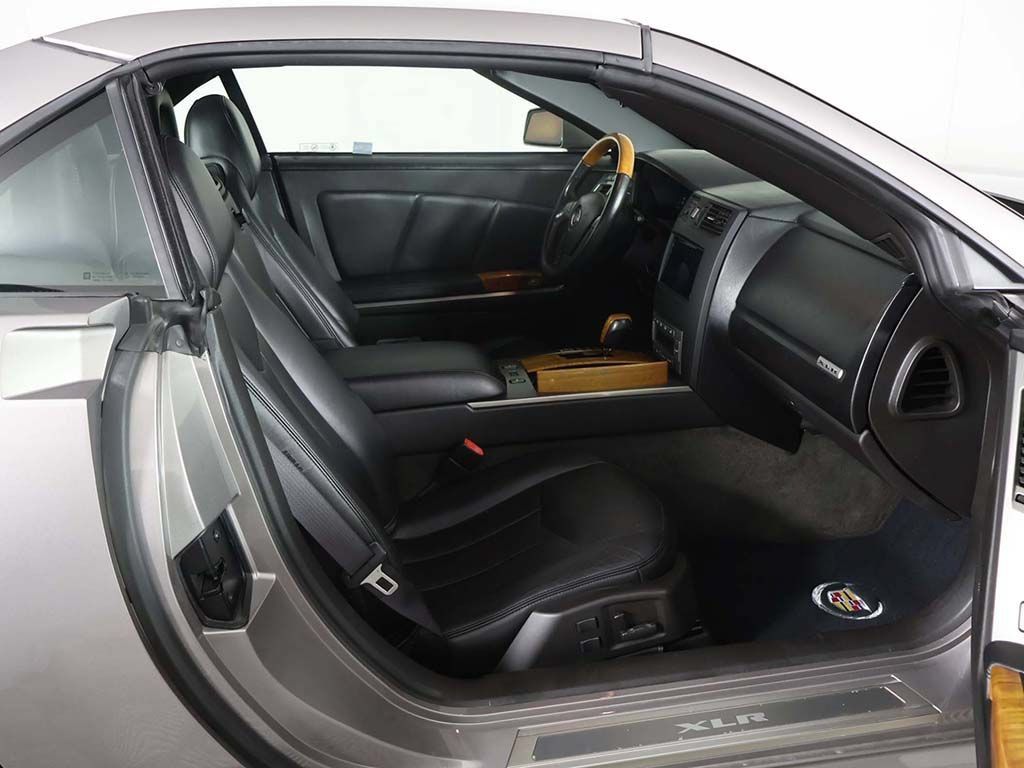Used 2004 Cadillac XLR RWD image 26