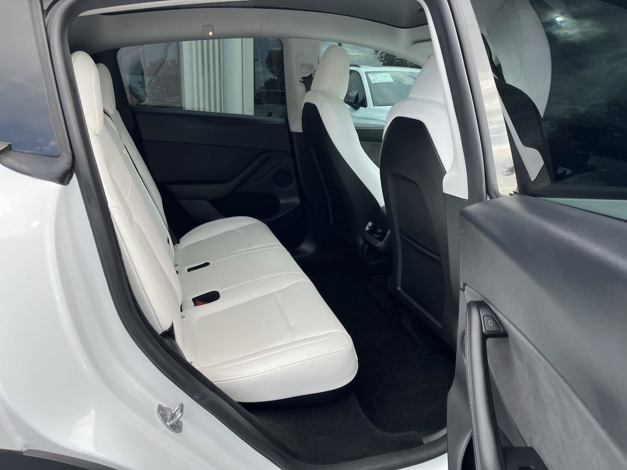 Used 2024 Tesla Model Y Long Range AWD/4WD image 22