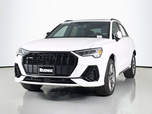 Used 2023 Audi Q3 2.0T Premium w/ Black Optic Sport Package AWD/4WD image 3