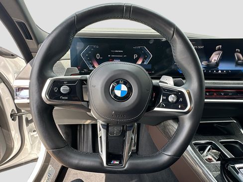 Certified 2025 BMW 740i w/ Premium Package RWD image 11