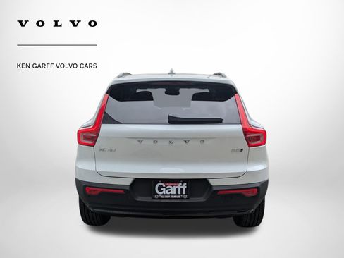 New 2026 Volvo XC40 B5 Core w/ Climate Package image 4