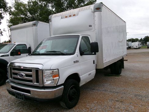 Used 2015 Ford E-350 and Econoline 350 Super Duty image 4