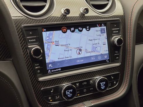 Used 2019 Bentley Bentayga image 39