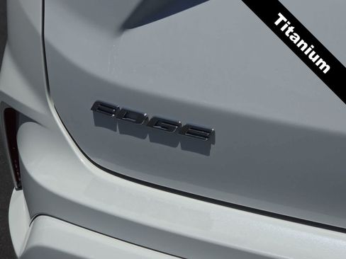 Used 2020 Ford Edge Titanium w/ Equipment Group 301A AWD/4WD image 11