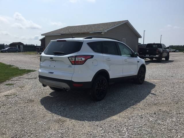 Used 2018 Ford Escape SE FWD image 3