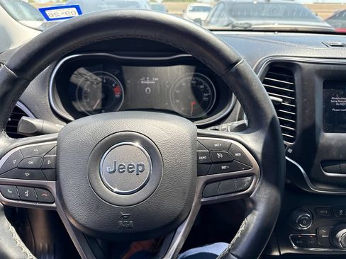 Used 2019 Jeep Cherokee Latitude Plus FWD image 9