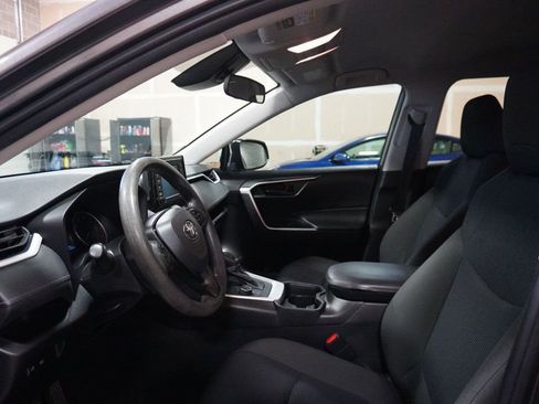 Used 2021 Toyota RAV4 LE AWD/4WD image 6