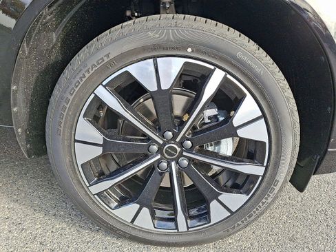 New 2026 Volvo XC60 B5 Plus w/ Protection Package Premier AWD/4WD image 5
