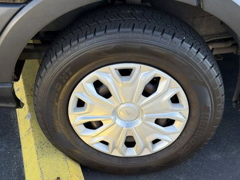 Used 2019 Ford Transit 350 XLT image 5