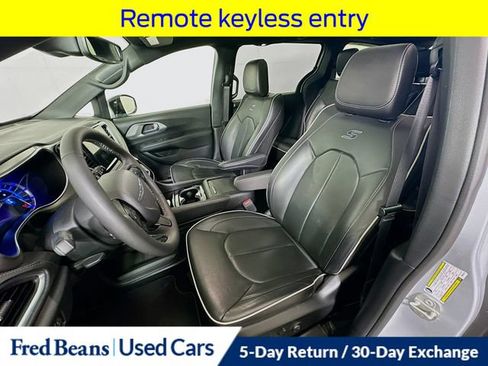 Used 2023 Chrysler Pacifica Limited w/ S Appearance Package FWD image 27