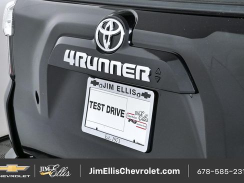 Used 2021 Toyota 4Runner SR5 AWD/4WD image 33