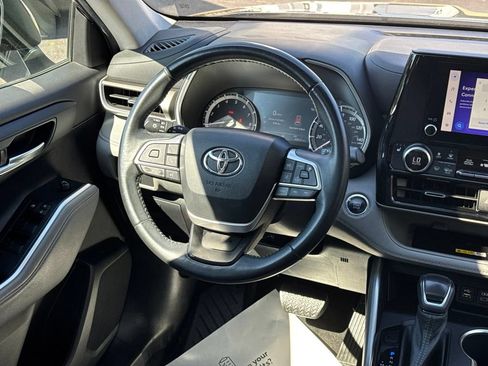 Used 2023 Toyota Highlander XLE FWD image 18