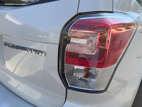 Used 2018 Subaru Forester 2.5i AWD/4WD image 24