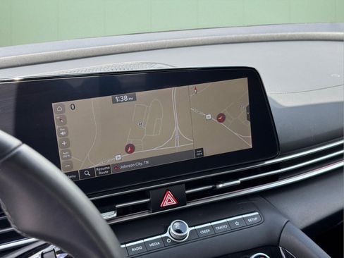Certified 2024 Hyundai Elantra Limited FWD image 28