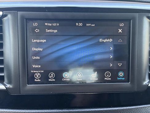 Used 2019 Chrysler Pacifica Touring-L FWD image 19