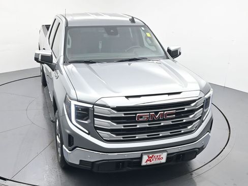 Used 2026 GMC Sierra 1500 SLE w/ Preferred Package image 4
