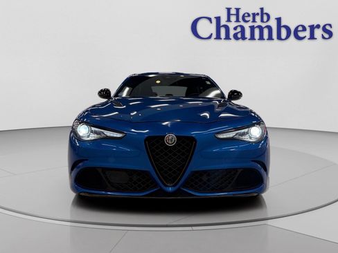 Used 2022 Alfa Romeo Giulia Quadrifoglio image 4