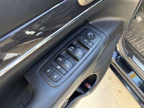 Used 2017 Jeep Grand Cherokee Overland image 15