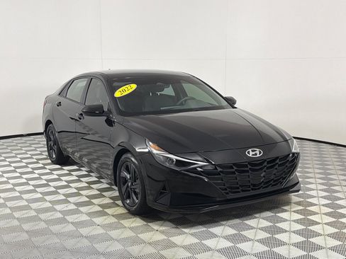 Used 2022 Hyundai Elantra SEL FWD image 3