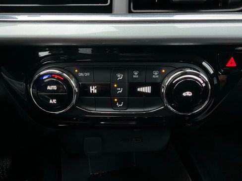 Used 2025 Chevrolet Trax LT image 24