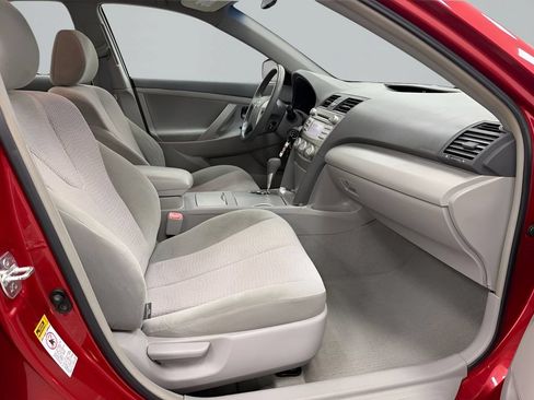 Used 2010 Toyota Camry LE FWD image 10