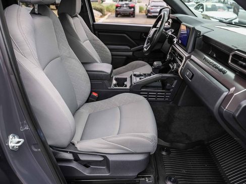 Certified 2025 Toyota Tacoma SR5 AWD/4WD image 8
