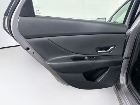 Used 2025 Hyundai Elantra SEL FWD image 28