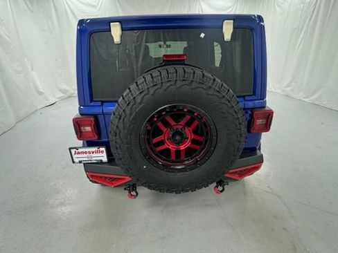 Used 2019 Jeep Wrangler Unlimited Sahara AWD/4WD image 4
