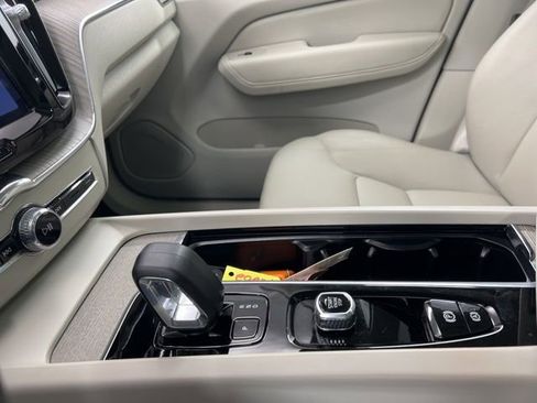 Used 2023 Volvo XC60 B5 Plus w/ Climate Package image 17